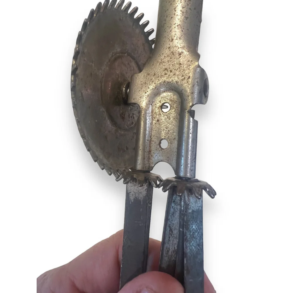 White Hand Beater Vintage Old Mixer 1920’s Egg Beater 1930’s White Aged Patina
